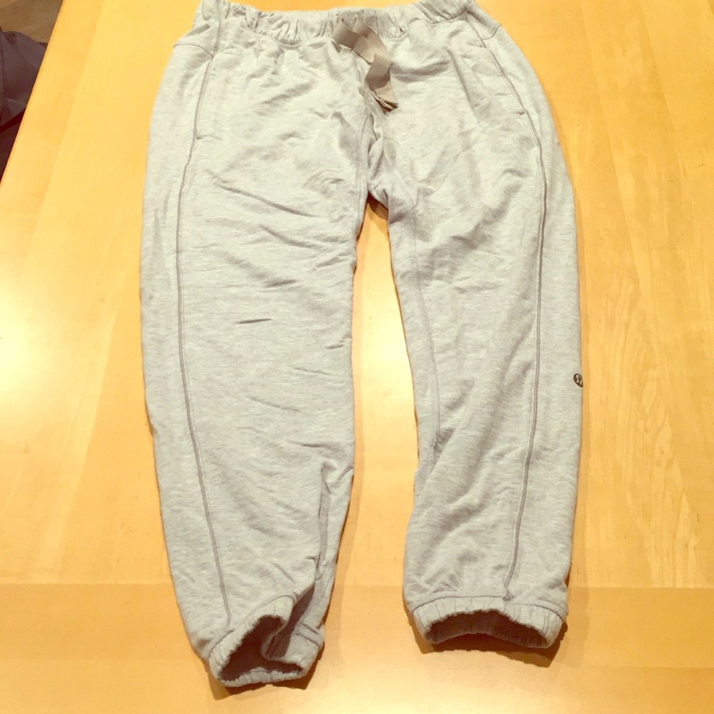 Lululemon light grey jogger, size 6
